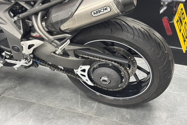 TRIUMPH SPEED TRIPLE 1050