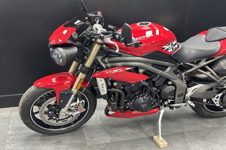 TRIUMPH SPEED TRIPLE 1050