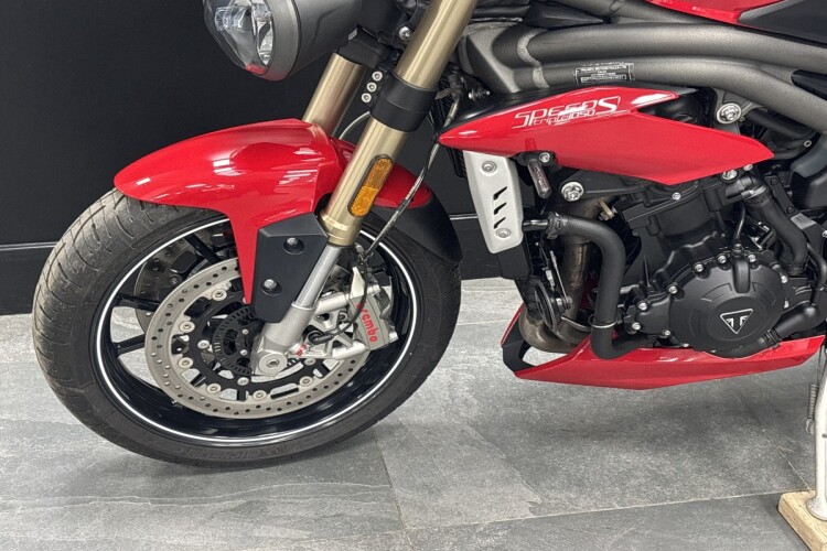TRIUMPH SPEED TRIPLE 1050