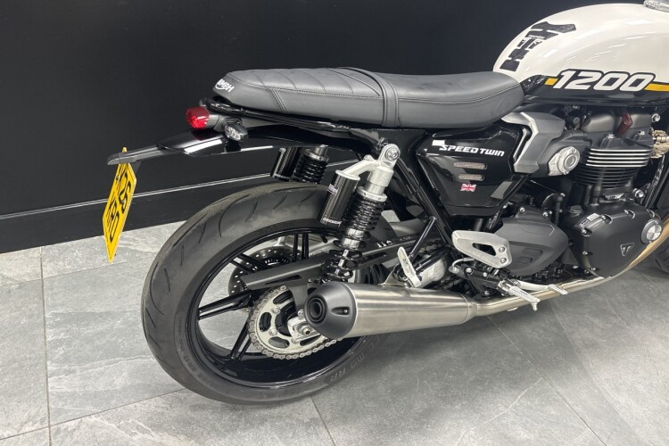 TRIUMPH SPEED TWIN 1200