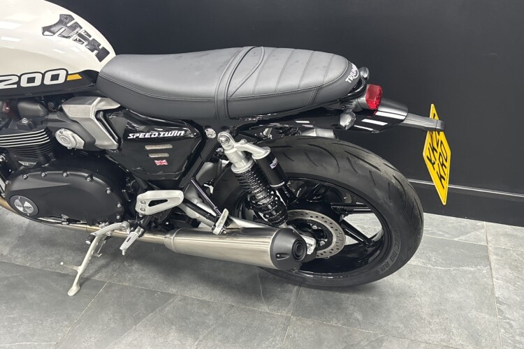 TRIUMPH SPEED TWIN 1200