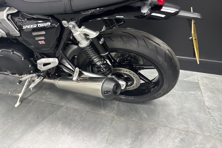 TRIUMPH SPEED TWIN 1200
