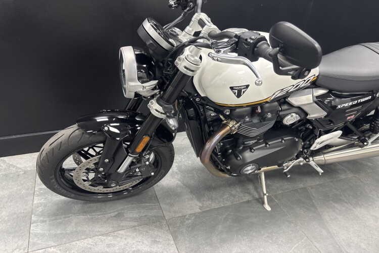 TRIUMPH SPEED TWIN 1200