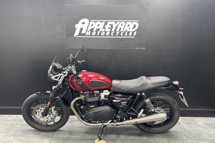 TRIUMPH SPEED TWIN 900