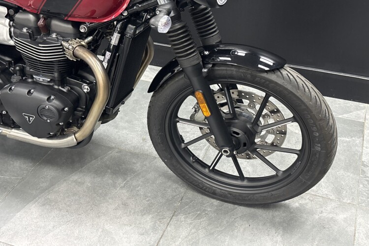 TRIUMPH SPEED TWIN 900