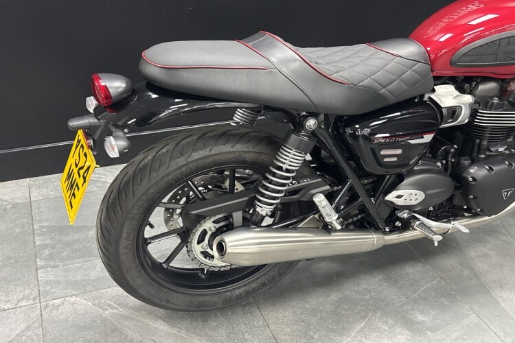 TRIUMPH SPEED TWIN 900