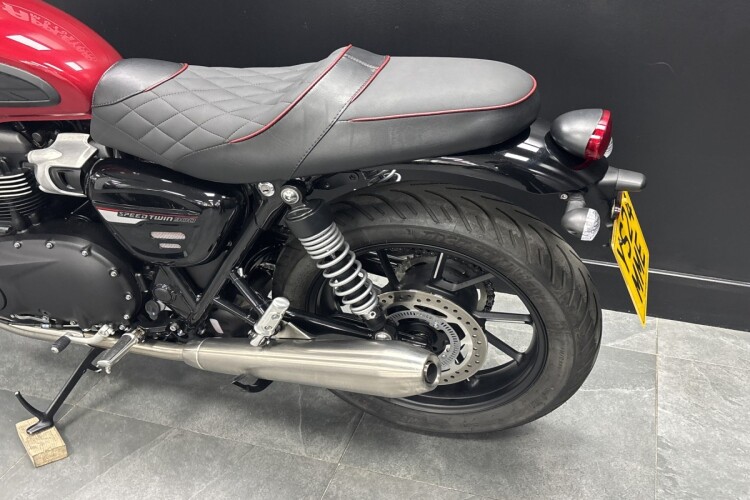 TRIUMPH SPEED TWIN 900