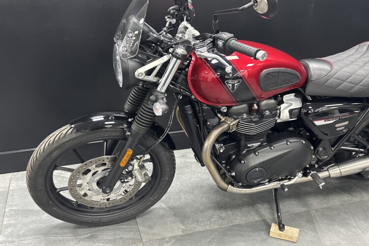 TRIUMPH SPEED TWIN 900