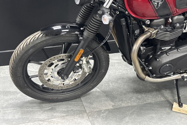 TRIUMPH SPEED TWIN 900