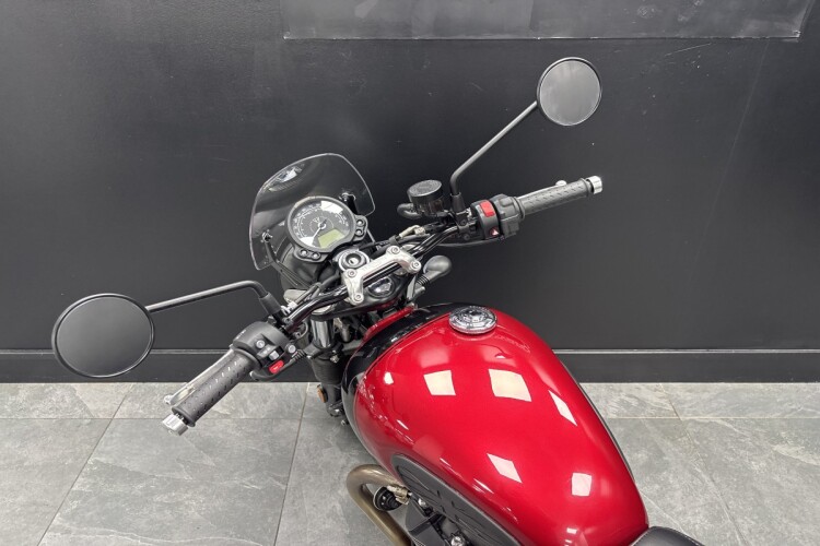 TRIUMPH SPEED TWIN 900