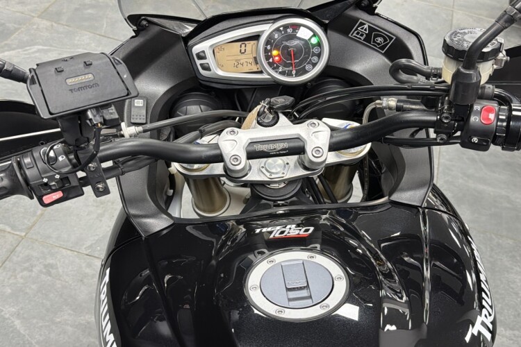 TRIUMPH TIGER 1050