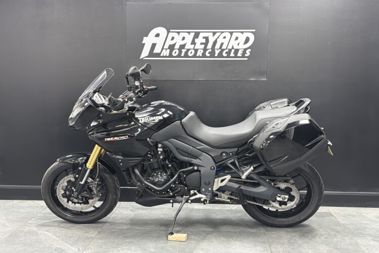 TRIUMPH TIGER 1050