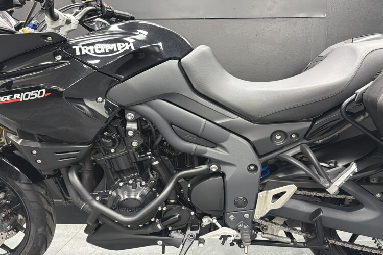 TRIUMPH TIGER 1050