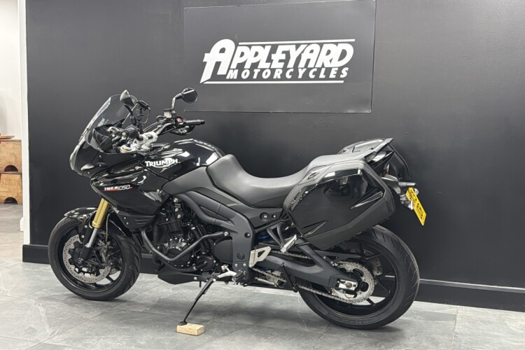 TRIUMPH TIGER 1050