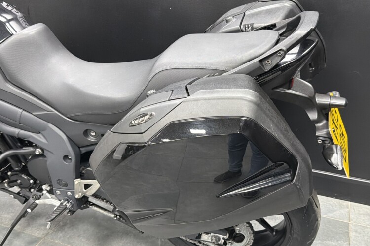 TRIUMPH TIGER 1050
