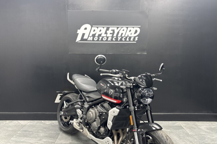 TRIUMPH TRIDENT 660