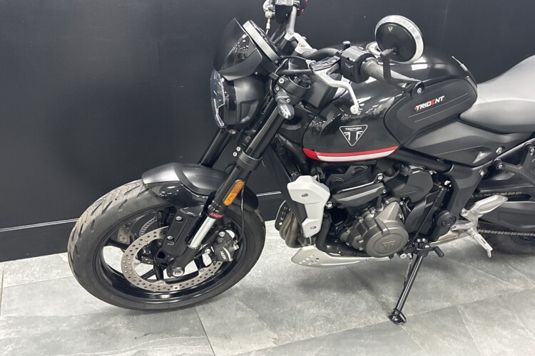 TRIUMPH TRIDENT 660