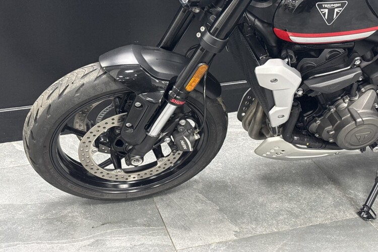 TRIUMPH TRIDENT 660