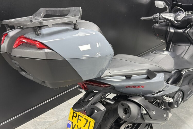 YAMAHA TMAX 560