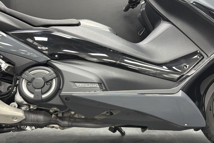YAMAHA TMAX 560