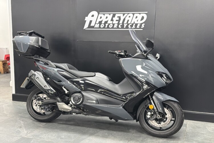 YAMAHA TMAX 560