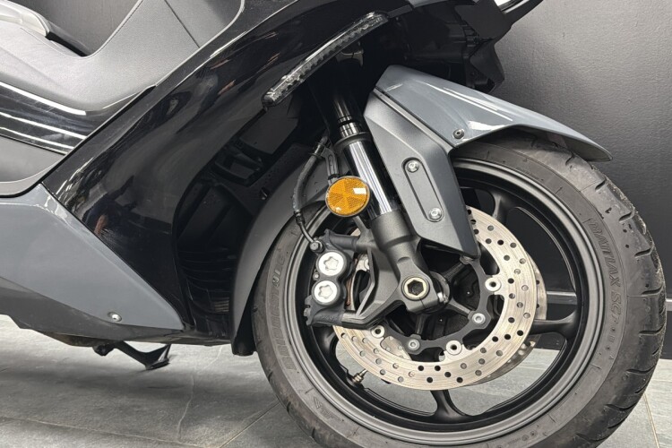 YAMAHA TMAX 560