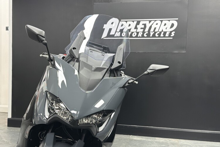 YAMAHA TMAX 560