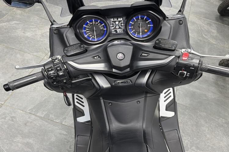 YAMAHA TMAX 560