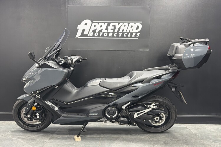 YAMAHA TMAX 560