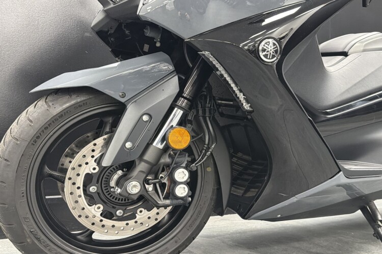 YAMAHA TMAX 560