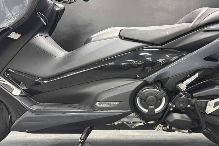 YAMAHA TMAX 560