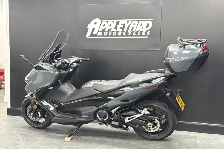 YAMAHA TMAX 560
