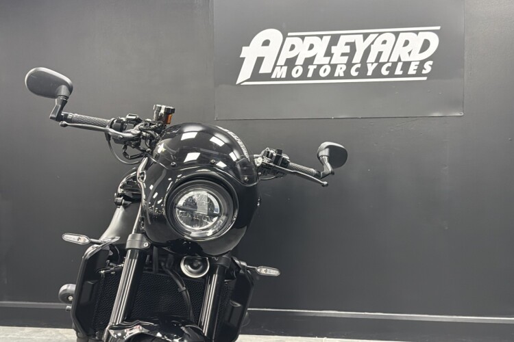 YAMAHA XSR900