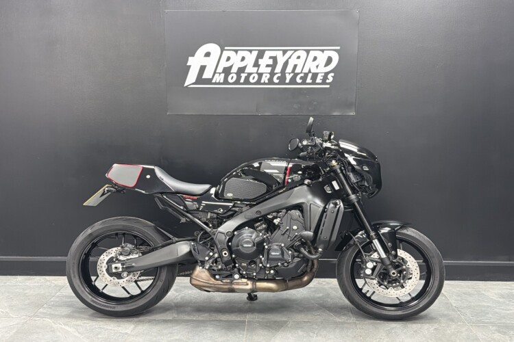 YAMAHA XSR900