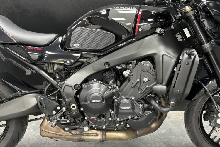 YAMAHA XSR900