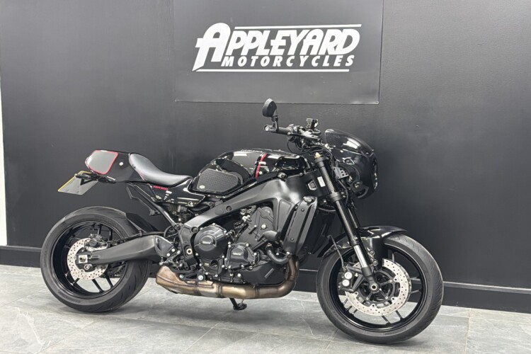 YAMAHA XSR900