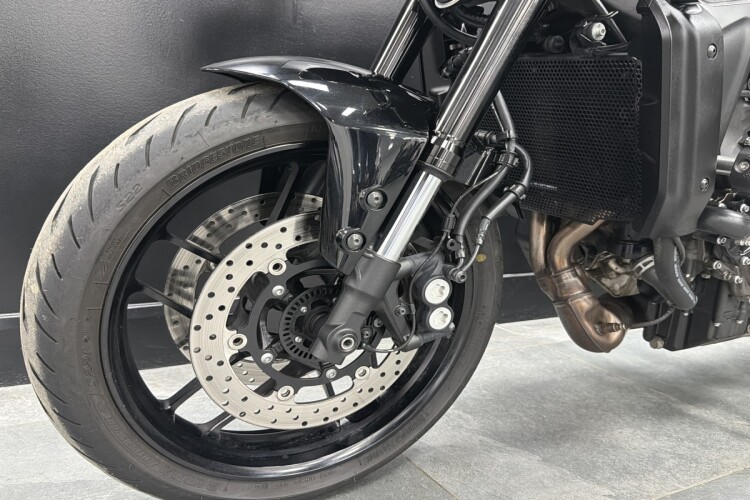 YAMAHA XSR900