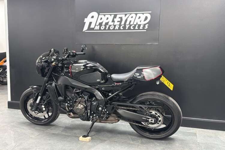 YAMAHA XSR900
