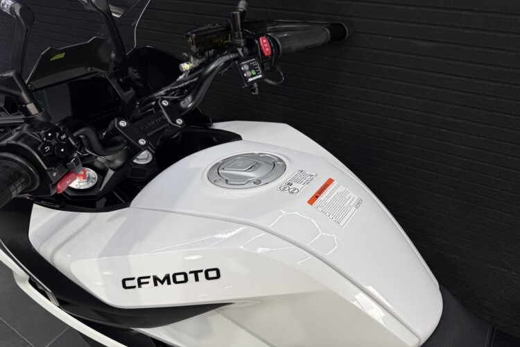 CFMOTO 700MT
