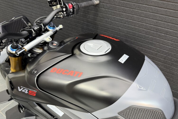 DUCATI STREETFIGHTER V4S