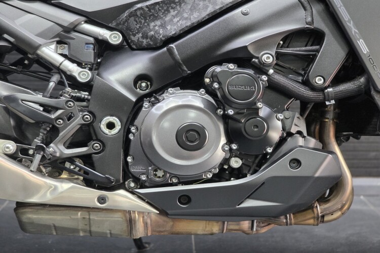 SUZUKI GSX-S1000