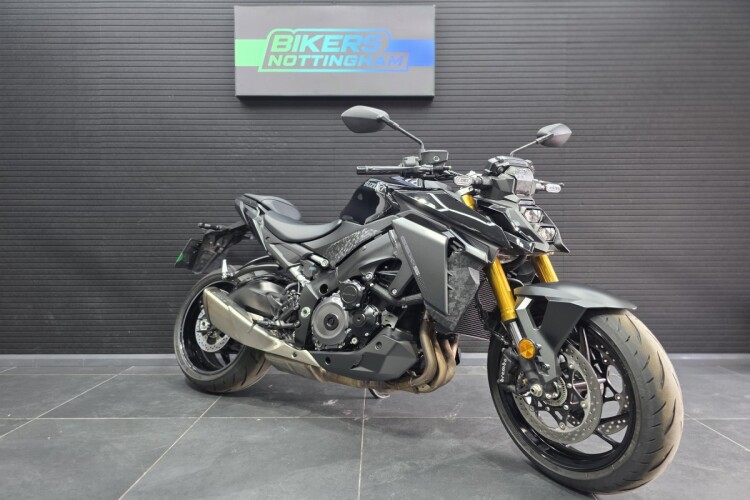 SUZUKI GSX-S1000