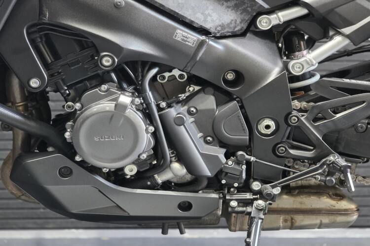 SUZUKI GSX-S1000