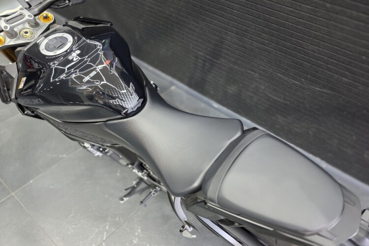 SUZUKI GSX-S1000