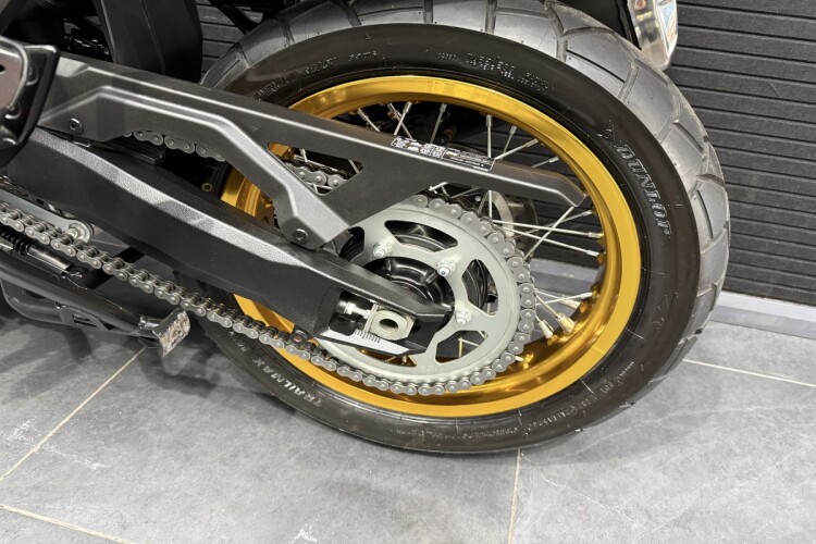 SUZUKI V-STROM 800