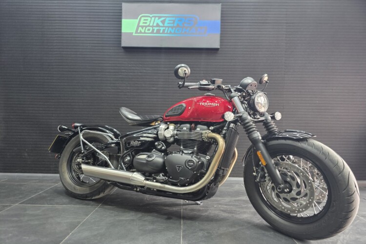 TRIUMPH BOBBER