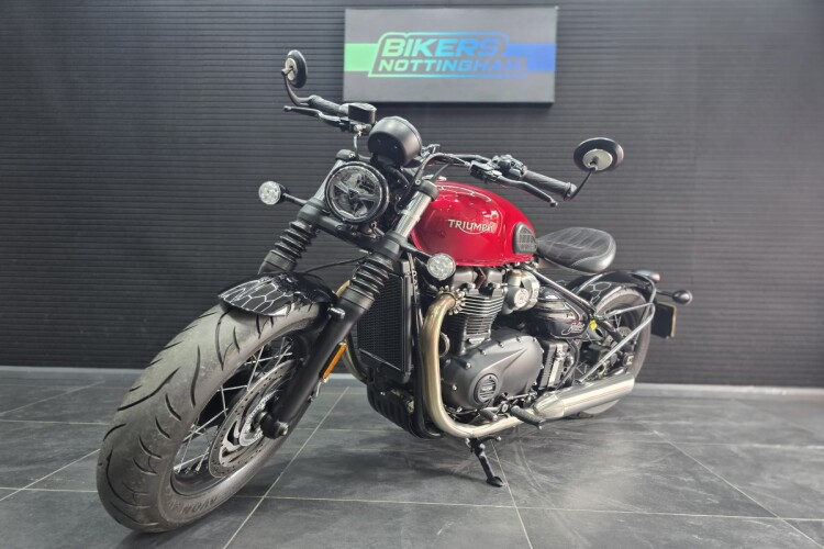 TRIUMPH BOBBER