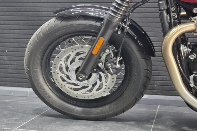 TRIUMPH BOBBER
