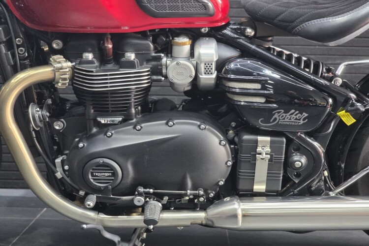 TRIUMPH BOBBER
