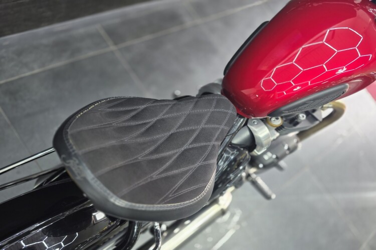 TRIUMPH BOBBER